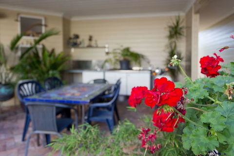 Fremantle Local Beach Studio - Darwin Tourism 4