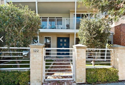 Fremantle Local Beach Studio - Darwin Tourism 1