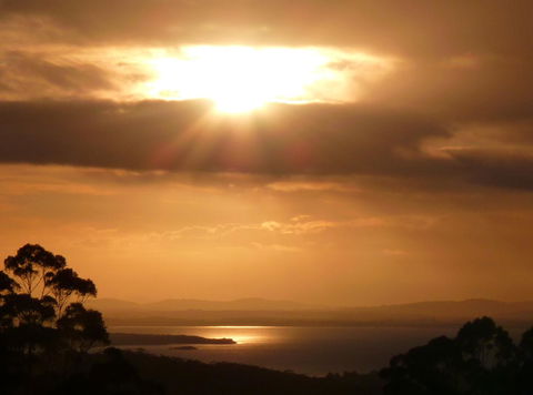 Innisfree Mountain Retreat - Darwin Tourism 0