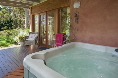Innisfree Mountain Retreat - Darwin Tourism 3
