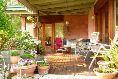 Innisfree Mountain Retreat - Darwin Tourism 6