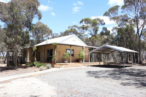 Kendenup Cottages And Lodge - Darwin Tourism 23