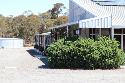 Kendenup Cottages And Lodge - Darwin Tourism 36