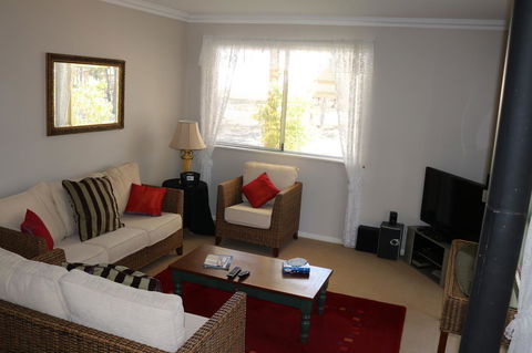 Kendenup Cottages And Lodge - Darwin Tourism 11