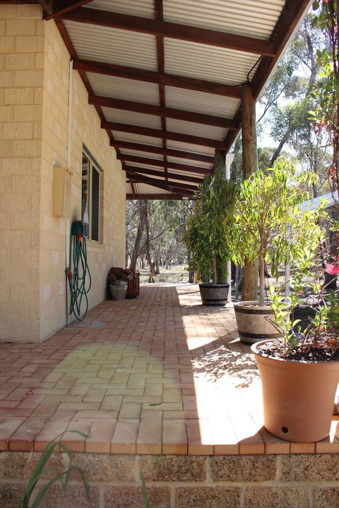 Kendenup Cottages And Lodge - Darwin Tourism 16