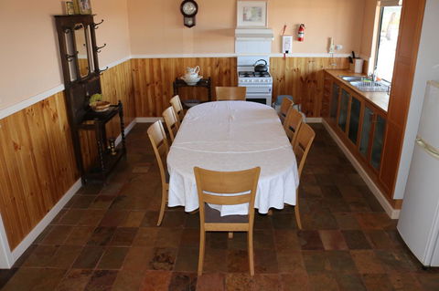 Kendenup Cottages And Lodge - Darwin Tourism 13