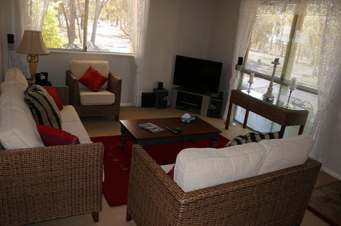 Kendenup Cottages And Lodge - Darwin Tourism 12