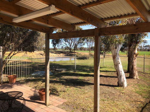 Kendenup Cottages And Lodge - Darwin Tourism 6