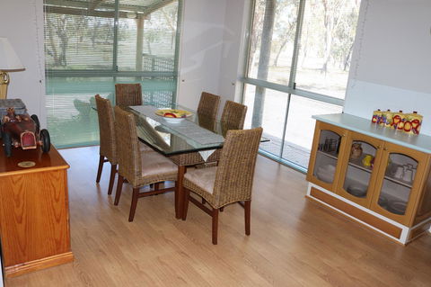 Kendenup Cottages And Lodge - Darwin Tourism 10