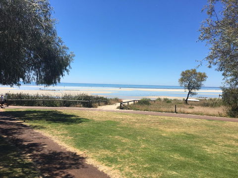 Beach House Dunsborough - Darwin Tourism 21