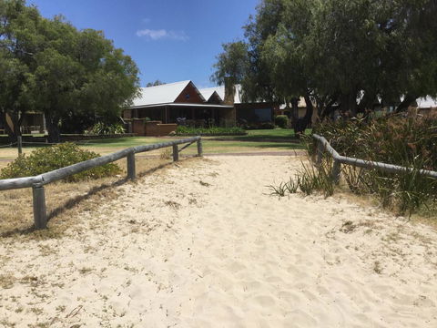 Beach House Dunsborough - Darwin Tourism 17