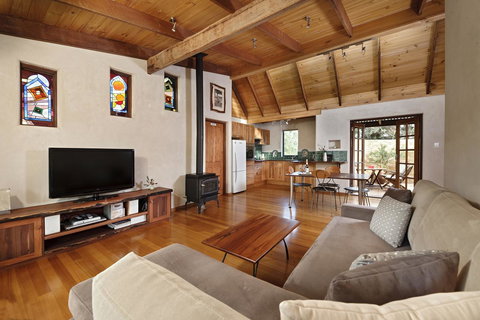 Aiyana Retreat - Darwin Tourism 1