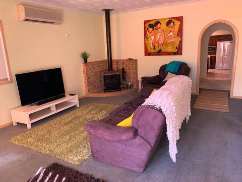 The Cottage That Could - Darwin Tourism 5