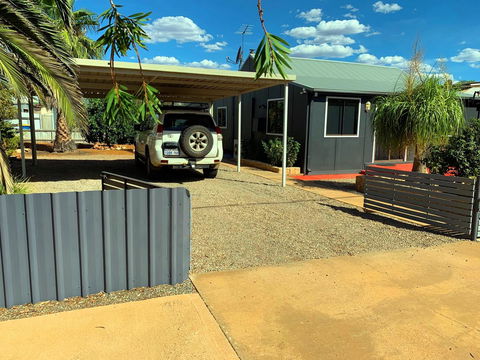 The Cottage That Could - Darwin Tourism 0