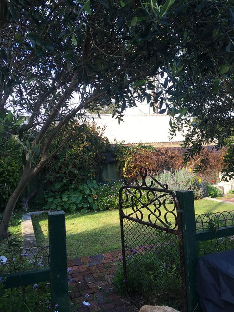 RoseMoore Bed & Breakfast - Darwin Tourism 1