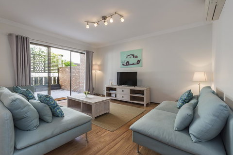 Cottesloe Sea Salt Abode - Executive Escapes - Darwin Tourism 1