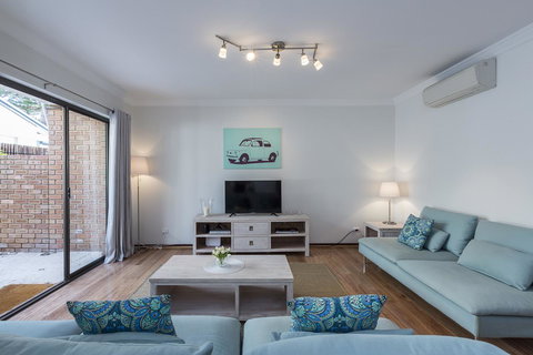 Cottesloe Sea Salt Abode - Executive Escapes - Darwin Tourism 3