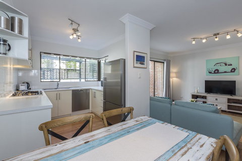 Cottesloe Sea Salt Abode - Executive Escapes - Darwin Tourism 7