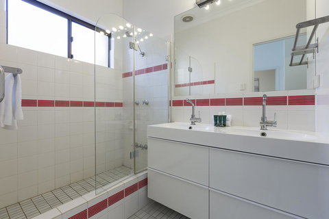 Cottesloe Sea Salt Abode - Executive Escapes - Darwin Tourism 11