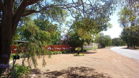 Windfall Estate Vineyard Cottage - Darwin Tourism 12