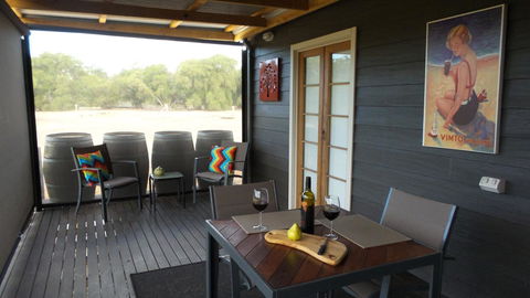 Windfall Estate Vineyard Cottage - Darwin Tourism 4