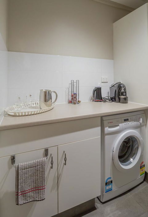 Windfall Estate Vineyard Cottage - Darwin Tourism 6