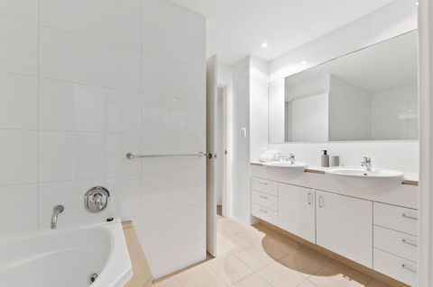 The Executive Penthouse - Darwin Tourism 10