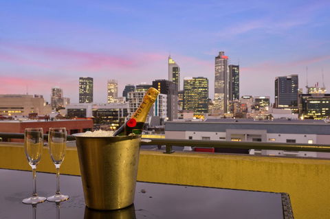 The Executive Penthouse - Darwin Tourism 1