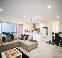 VIP Stays - Villa De Burswood Luxury 3BR Suite w/ King Bed FREE WIFI - Darwin Tourism