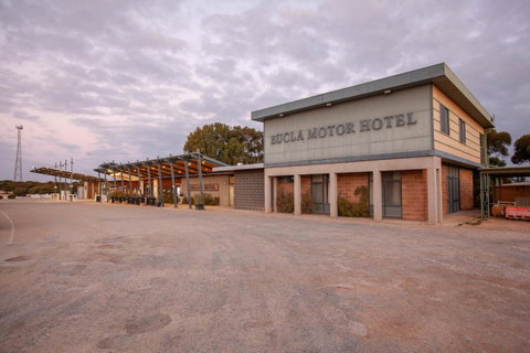 EUCLA MOTOR HOTEL - Darwin Tourism 0
