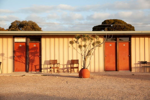 EUCLA MOTOR HOTEL - Darwin Tourism 7