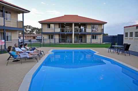 Pinnacles Edge Resort - Darwin Tourism 3