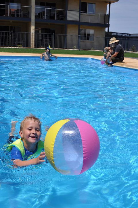 Pinnacles Edge Resort - Darwin Tourism 12