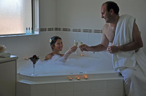 Pinnacles Edge Resort - Darwin Tourism 8