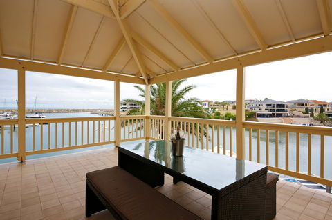 The Marina Hotel - Mindarie - Darwin Tourism 7