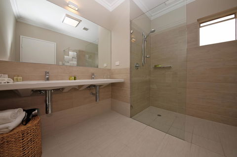 The Marina Hotel - Mindarie - Darwin Tourism 15