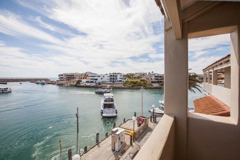 The Marina Hotel - Mindarie - Darwin Tourism 2