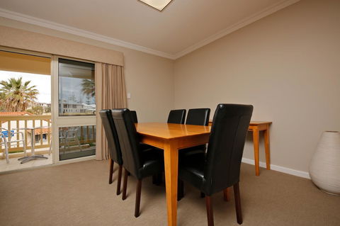 The Marina Hotel - Mindarie - Darwin Tourism 11