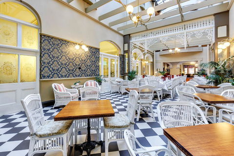 Hadley\'s Orient Hotel - Darwin Tourism 1