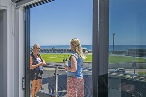 Burnie By The Bay Apartments - Darwin Tourism 3