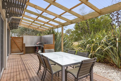 170 Hazards View Drive - Unit 2 - Darwin Tourism 12