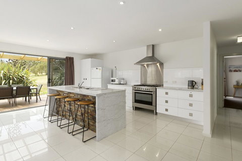 170 Hazards View Drive - Unit 2 - Darwin Tourism 2