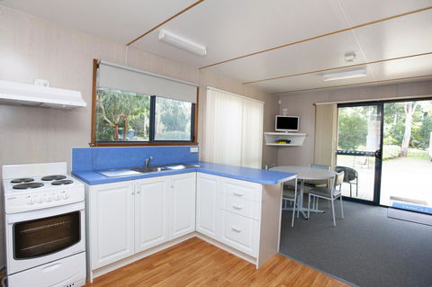 Seven Mile Beach Cabin And Caravan Park - Darwin Tourism 8