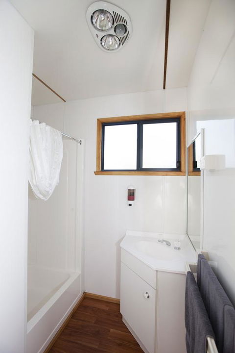 Seven Mile Beach Cabin And Caravan Park - Darwin Tourism 17