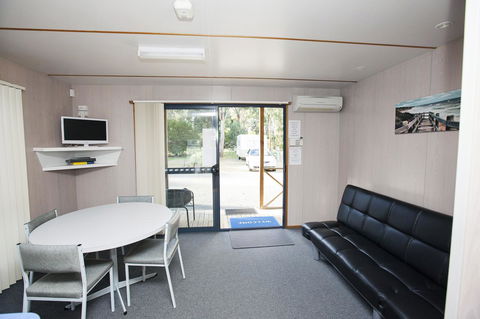 Seven Mile Beach Cabin And Caravan Park - Darwin Tourism 12