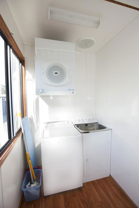 Seven Mile Beach Cabin And Caravan Park - Darwin Tourism 5