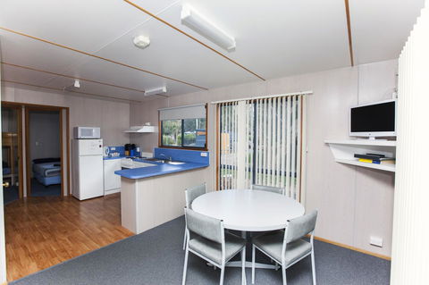Seven Mile Beach Cabin And Caravan Park - Darwin Tourism 4