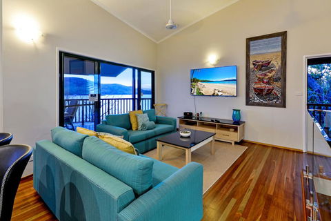 NEWLY BEAUTFULLY RENOVATED 16 The Casuarina - 3 Bedroom House With 180 Degree Ocean Views - Darwin Tourism 3