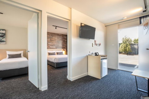 Nightcap At Westside Hotel - Darwin Tourism 3