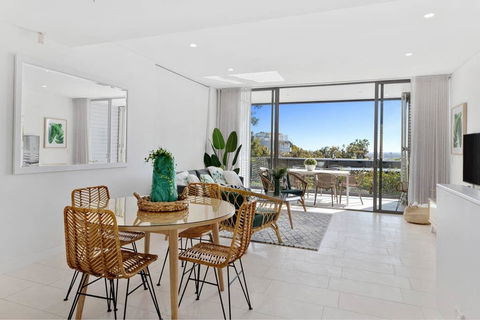 Noosa Heads Fabulous Two Bedrooms-Ocean Views! - Darwin Tourism 2